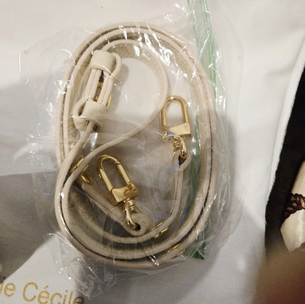 Mélodie Cécile "Le Petit Paris 15" in A Buttercream Color - Picture 14 of 17